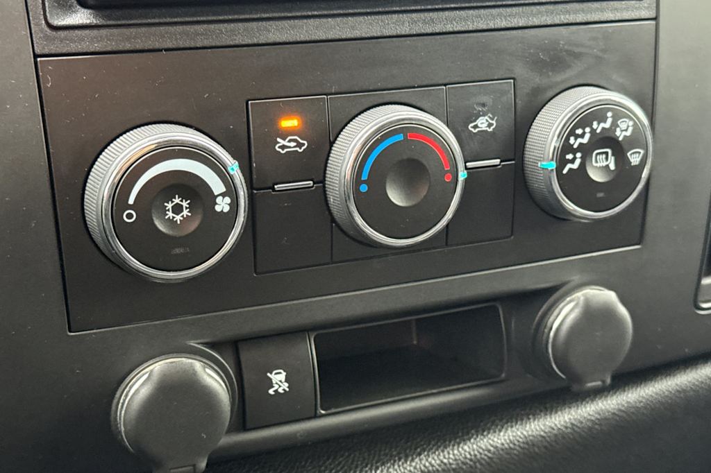 Thumbnail: 2011 Chevrolet Silverado 1500 - 23