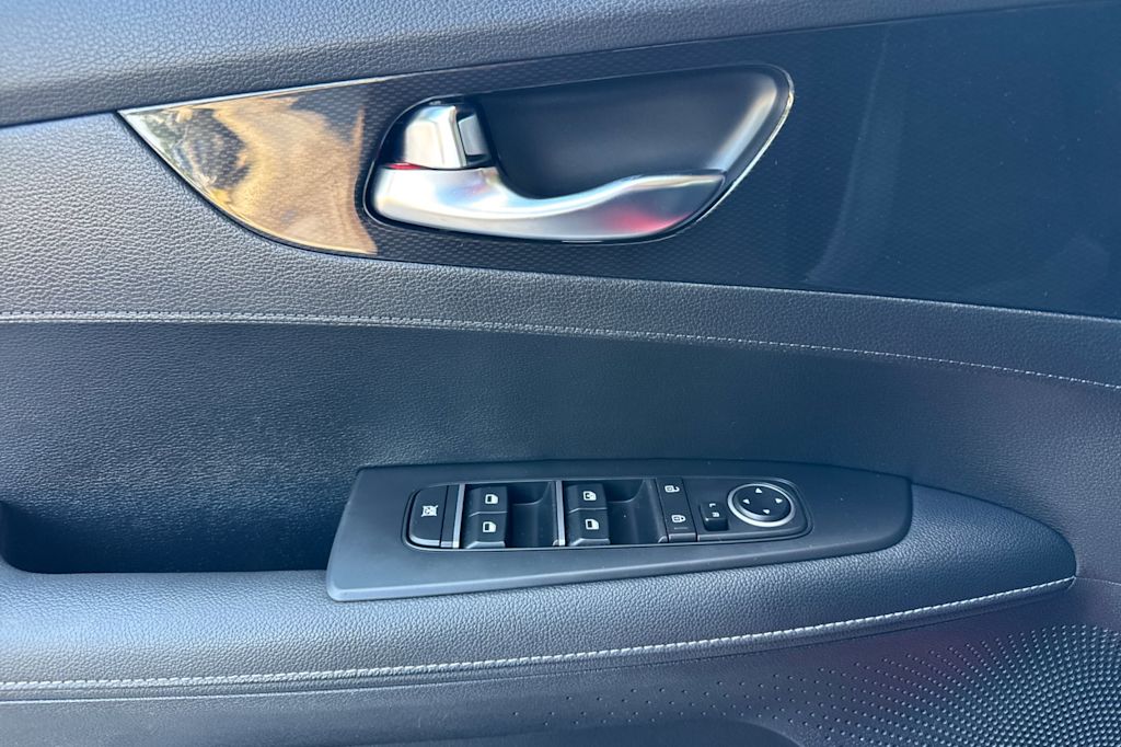 Thumbnail: 2024 Kia Forte - 21