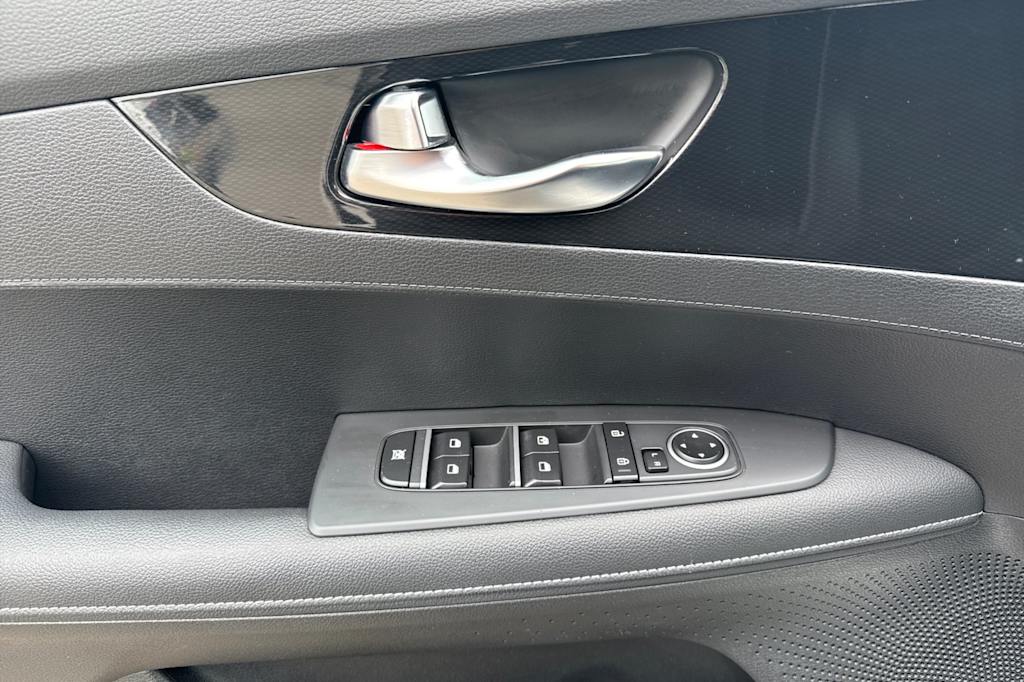 Thumbnail: 2024 Kia Forte - 21