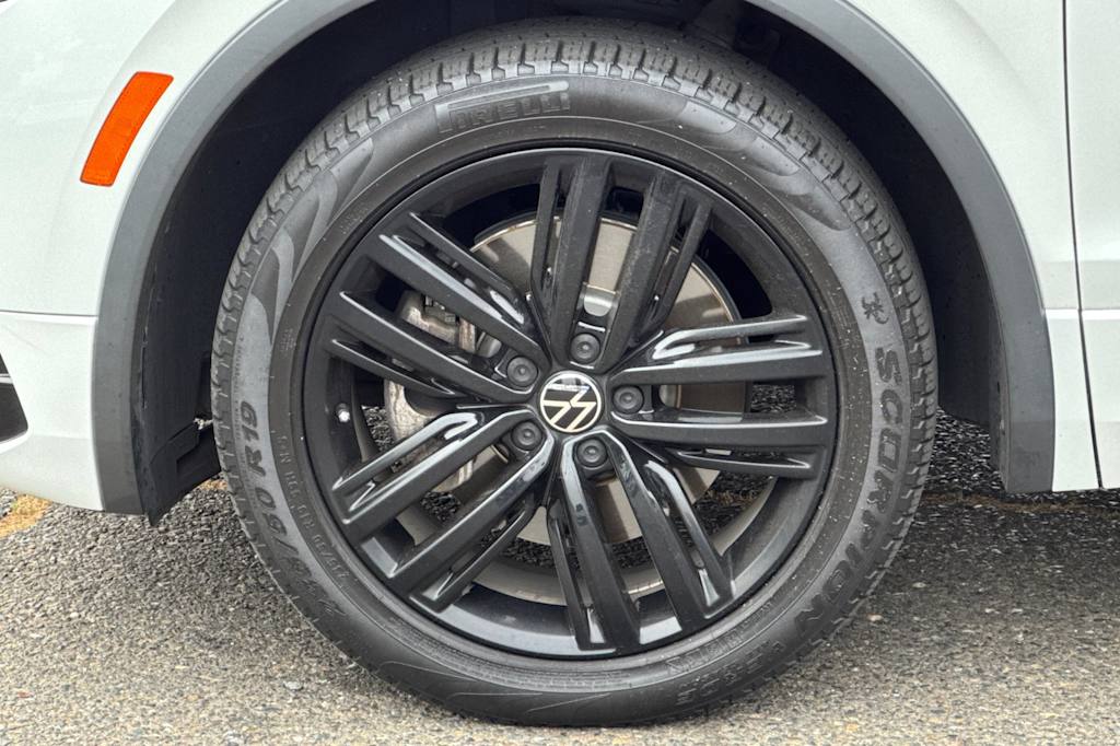 2022 Volkswagen Tiguan SE R-Line Black 8