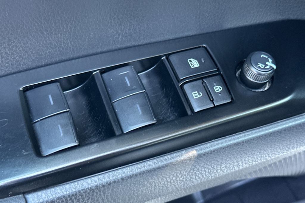 Thumbnail: 2025 Toyota Camry - 22