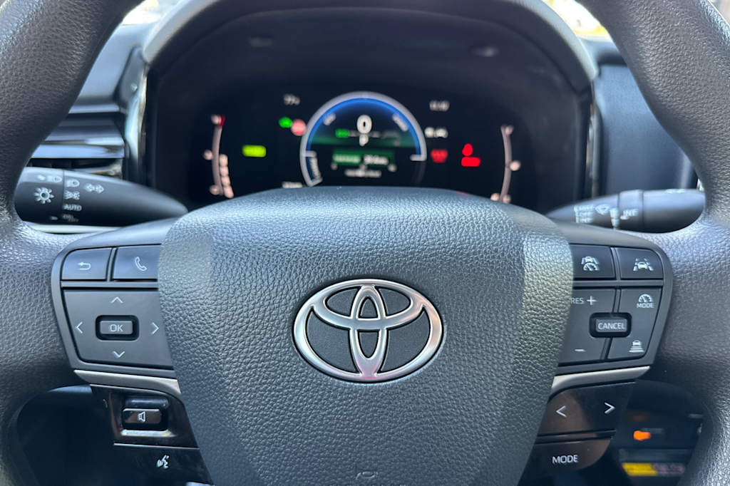 Thumbnail: 2025 Toyota Camry - 25