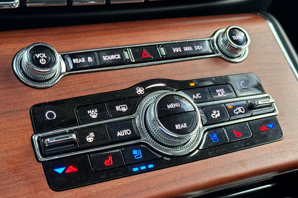Thumbnail: 2020 Lincoln Aviator - 25