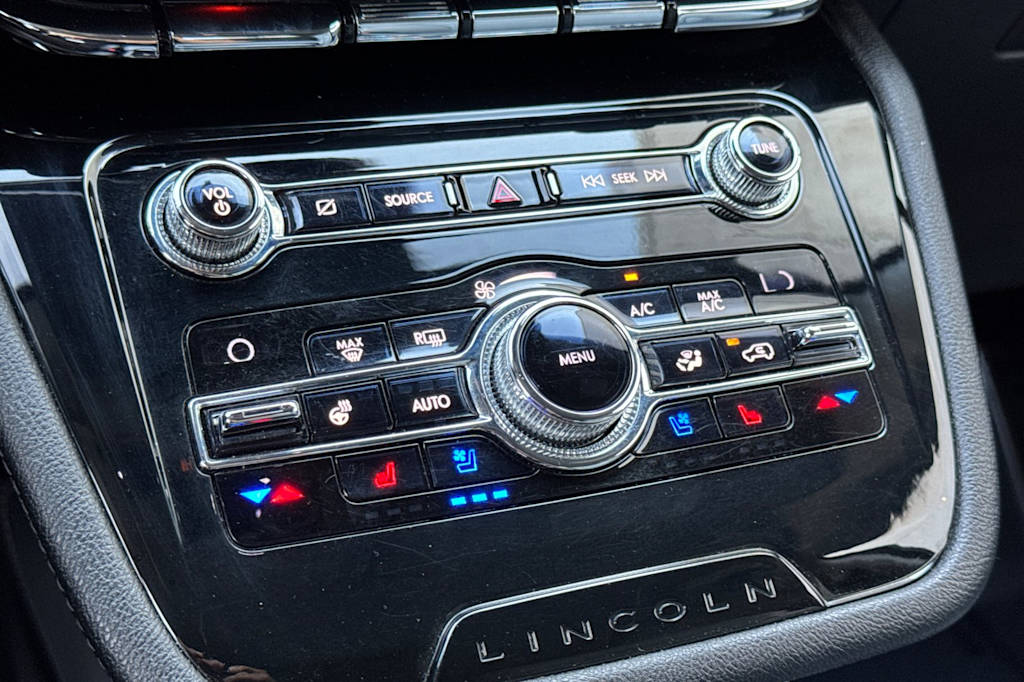 Thumbnail: 2020 Lincoln Corsair - 24
