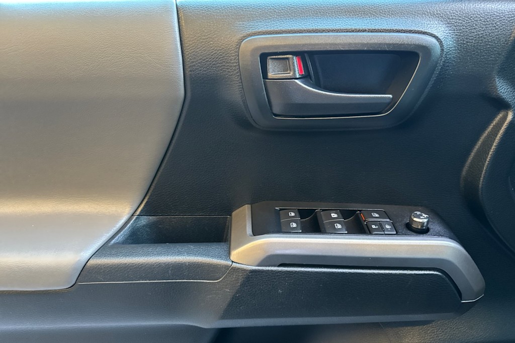 2016 Toyota Tacoma SR5 21