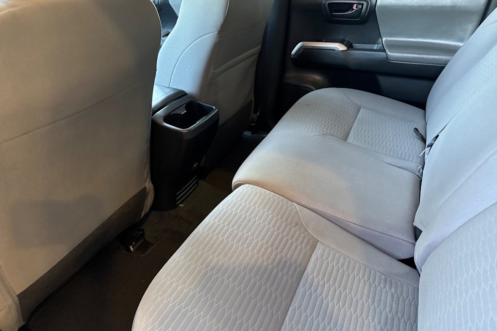 2016 Toyota Tacoma SR5 11