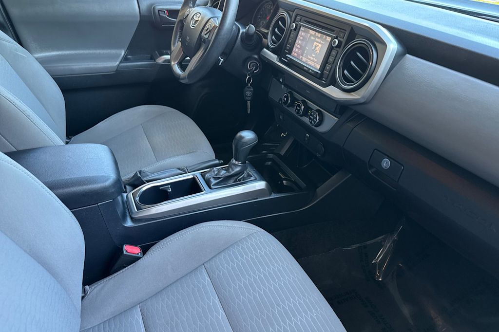 2016 Toyota Tacoma SR5 13