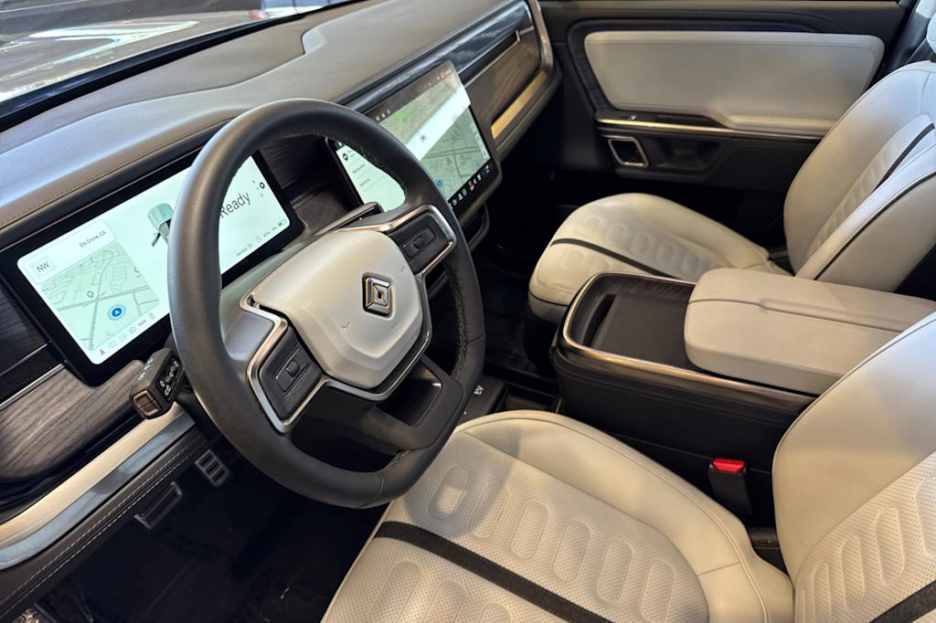 Thumbnail: 2024 Rivian R1S - 9