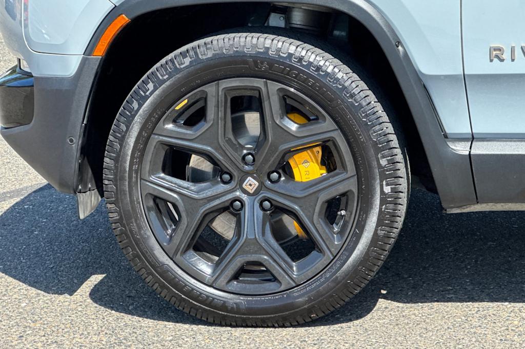 Thumbnail: 2024 Rivian R1S - 8