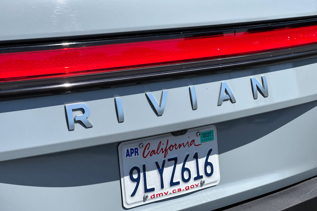 Thumbnail: 2024 Rivian R1S - 25