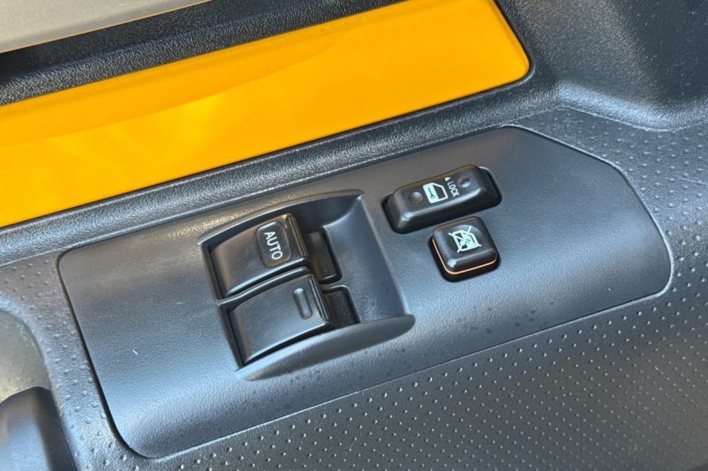 Thumbnail: 2007 Toyota FJ Cruiser - 20