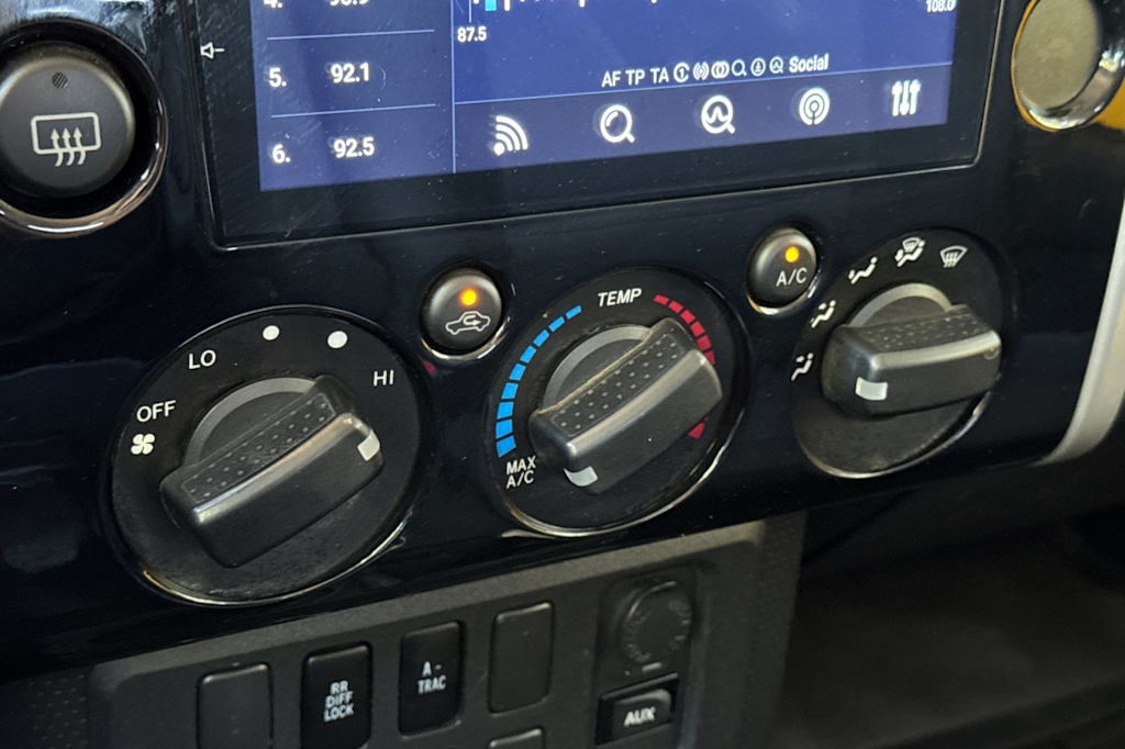 Thumbnail: 2007 Toyota FJ Cruiser - 23