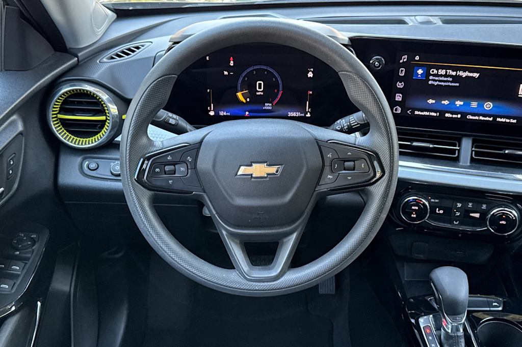 Thumbnail: 2025 Chevrolet Trax - 9