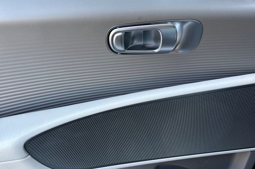 Thumbnail: 2023 Hyundai Ioniq 6 - 20
