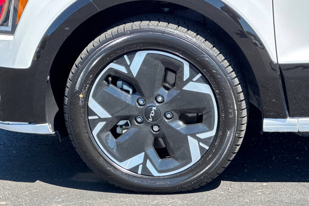 Thumbnail: 2024 Kia Niro - 8