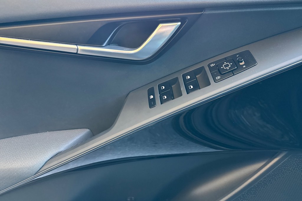 Thumbnail: 2024 Kia Niro - 19
