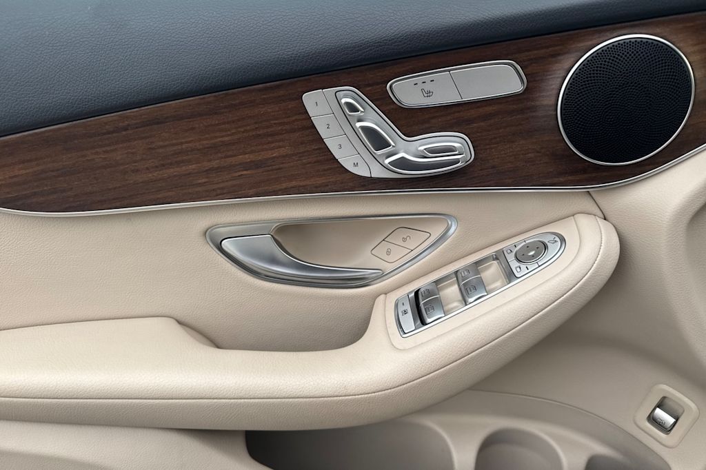 Thumbnail: 2022 Mercedes-Benz GLC - 20