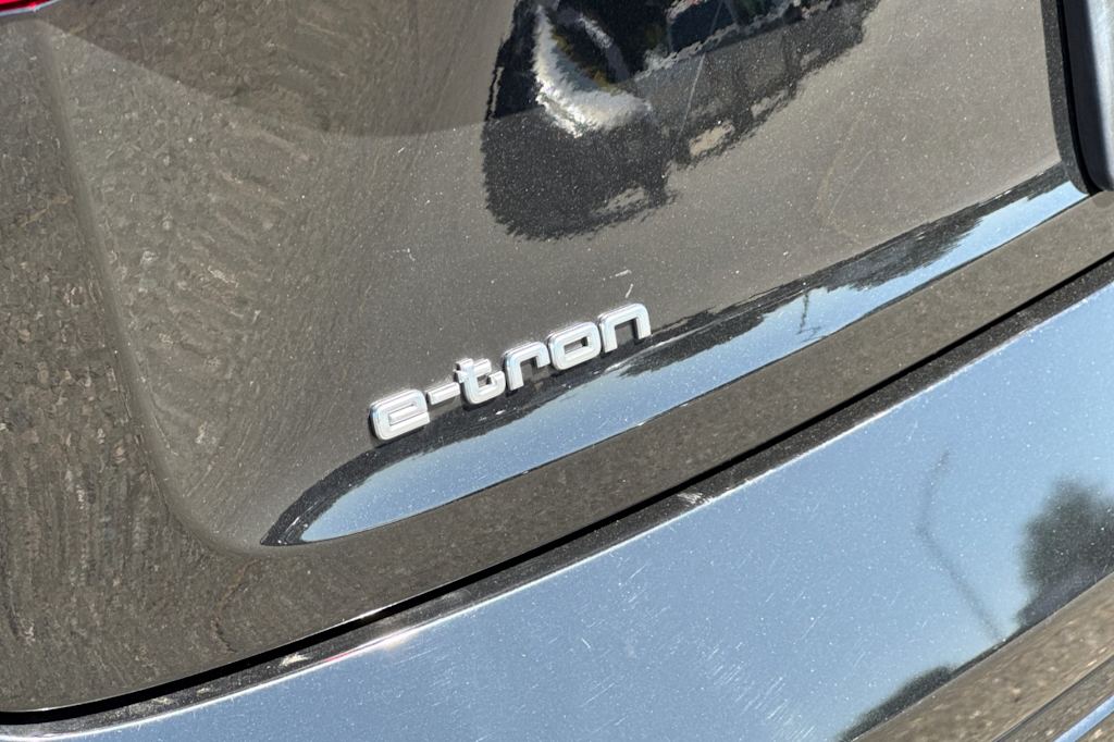 Thumbnail: 2021 Audi e-tron - 7