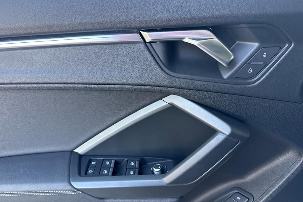 Thumbnail: 2023 Audi Q3 - 22