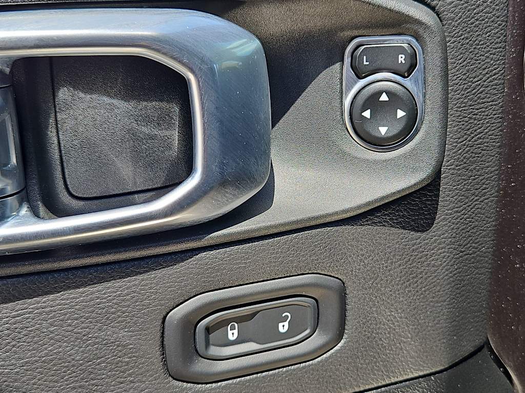 Thumbnail: 2021 Jeep Wrangler - 27