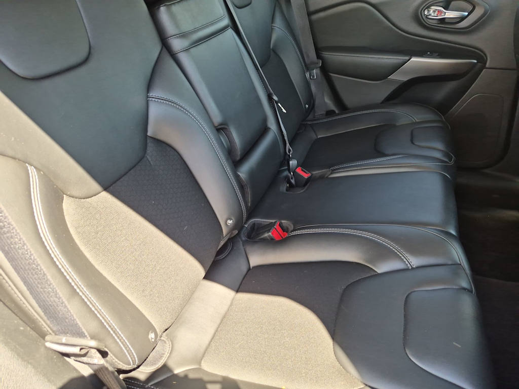 Thumbnail: 2019 Jeep Cherokee - 27