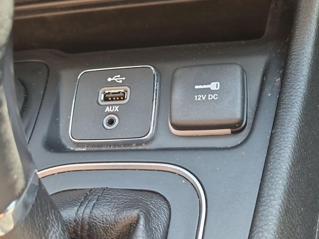 Thumbnail: 2019 Jeep Cherokee - 33