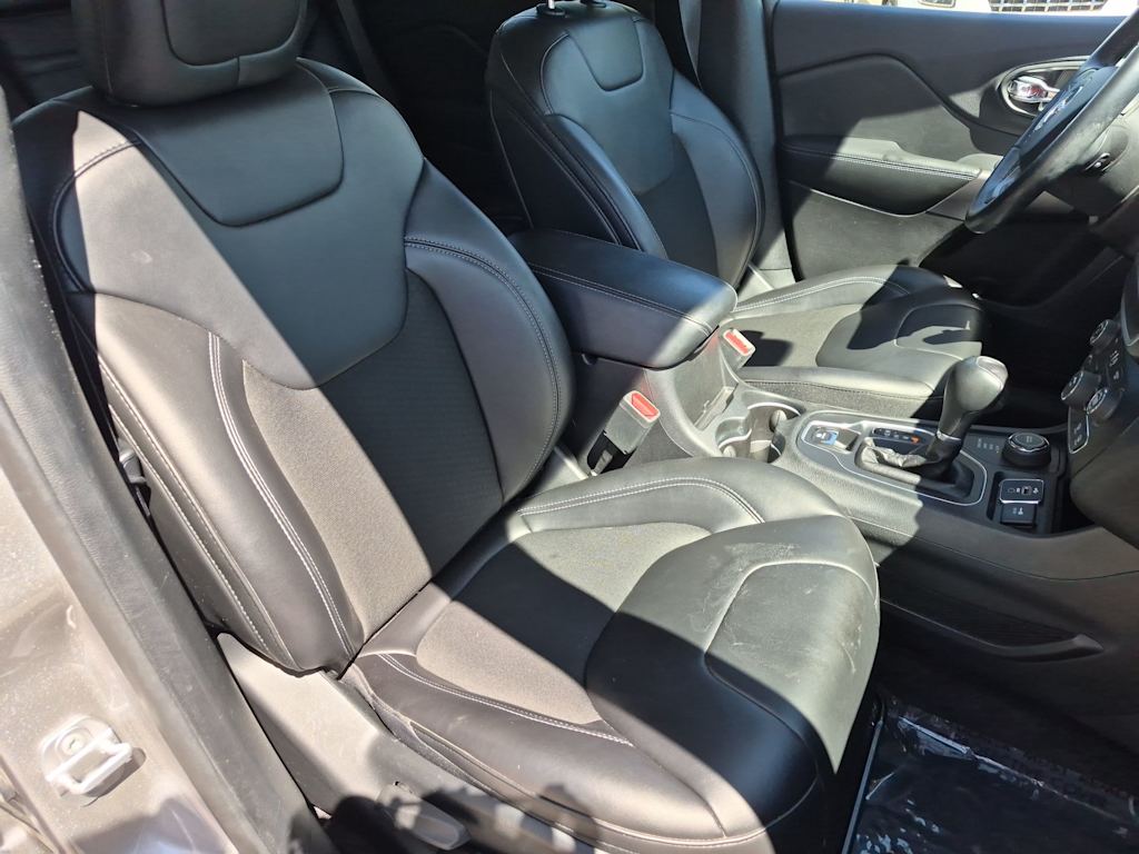 Thumbnail: 2019 Jeep Cherokee - 12