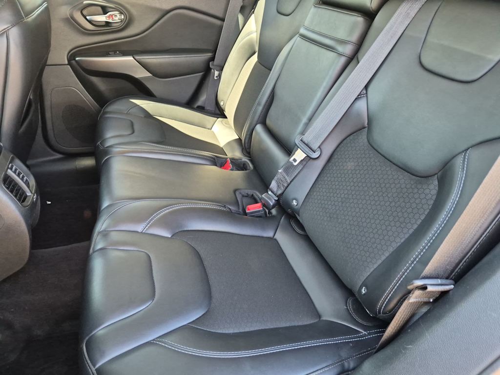 Thumbnail: 2019 Jeep Cherokee - 13