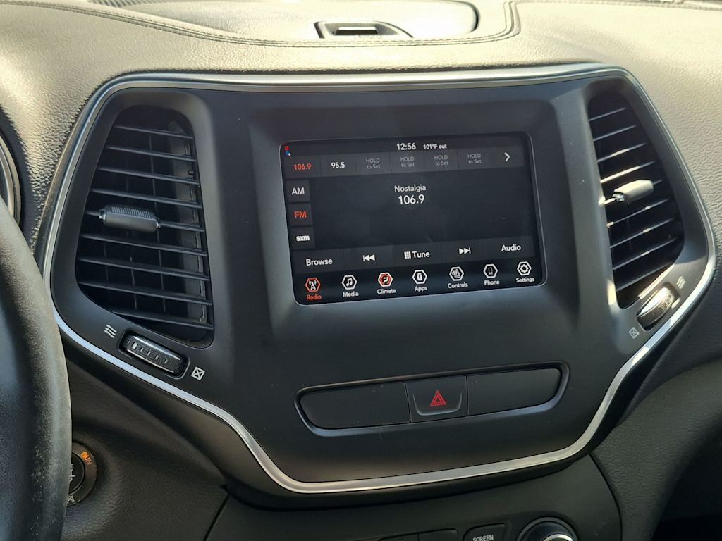 Thumbnail: 2019 Jeep Cherokee - 15