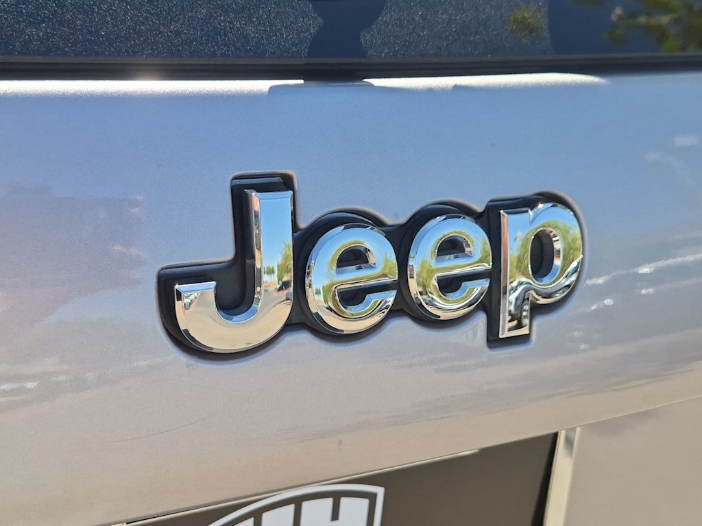 Thumbnail: 2019 Jeep Cherokee - 7