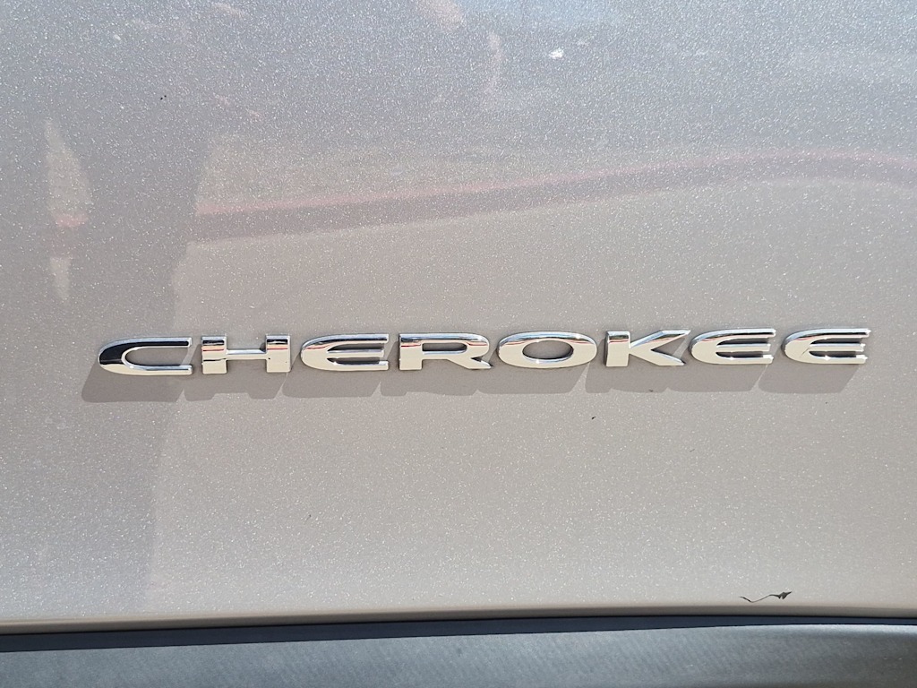 Thumbnail: 2019 Jeep Cherokee - 24