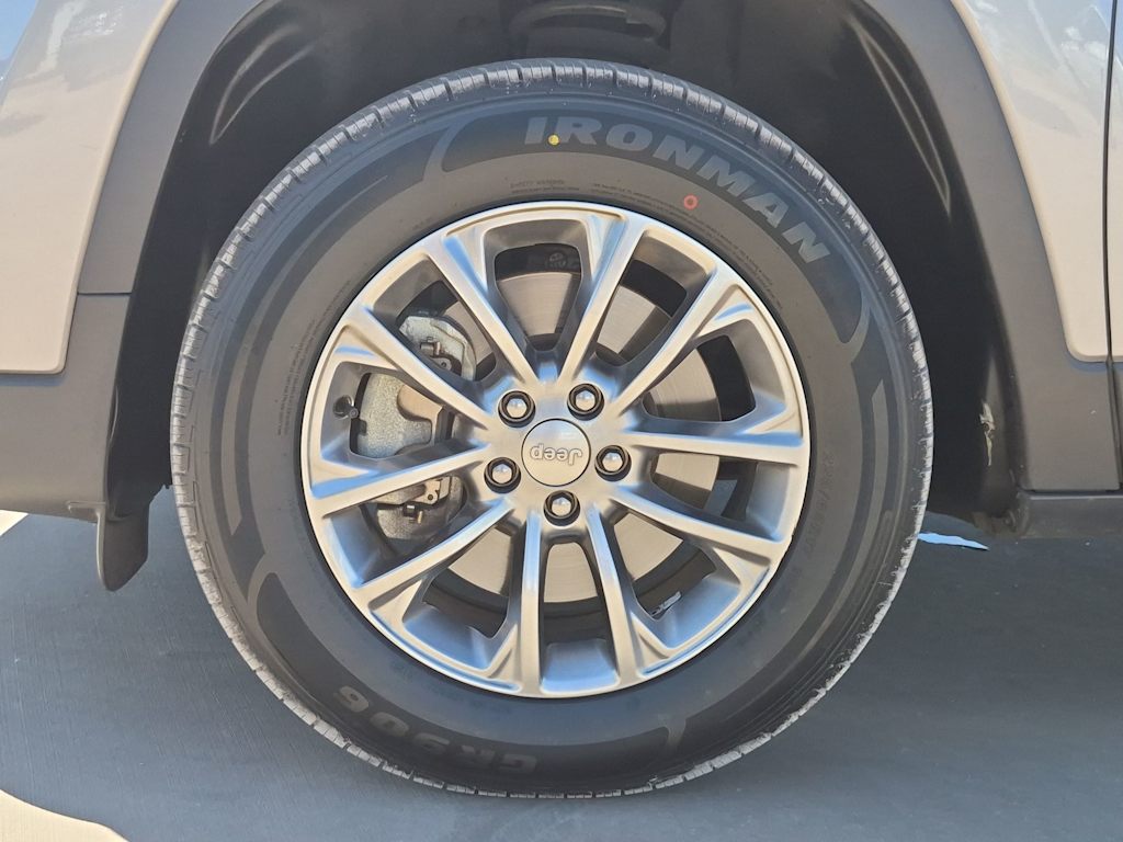 Thumbnail: 2019 Jeep Cherokee - 8