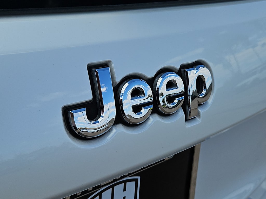 Thumbnail: 2017 Jeep Grand Cherokee - 25