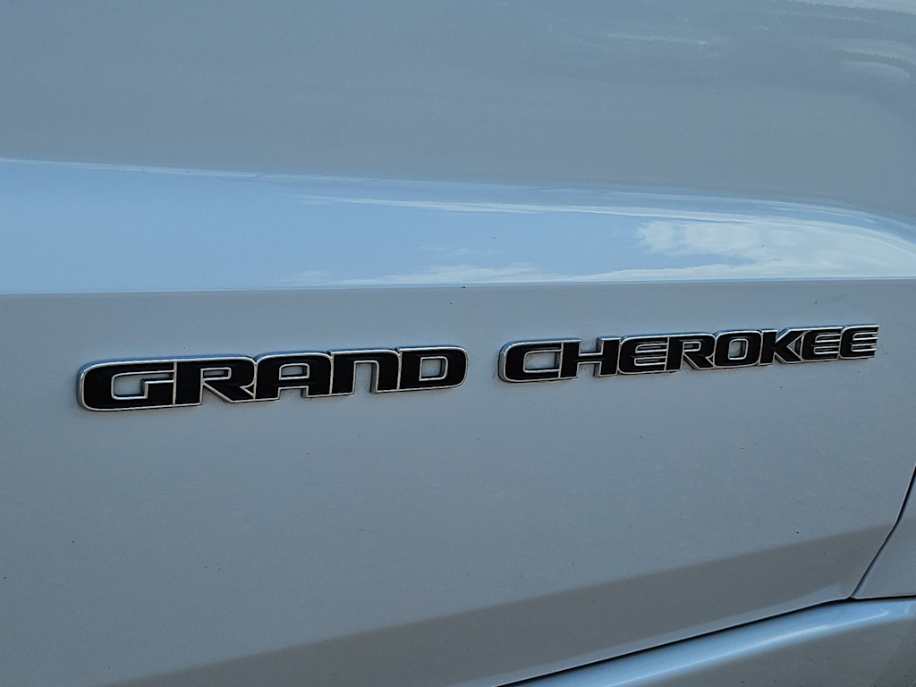 Thumbnail: 2017 Jeep Grand Cherokee - 26