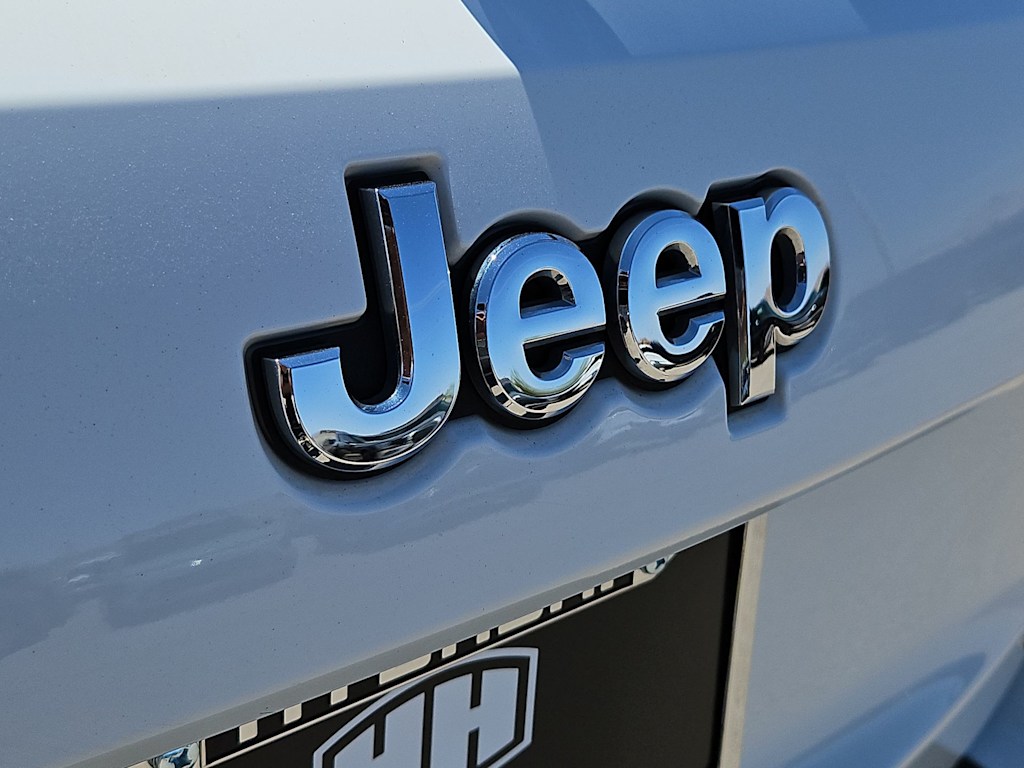 Thumbnail: 2017 Jeep Grand Cherokee - 7