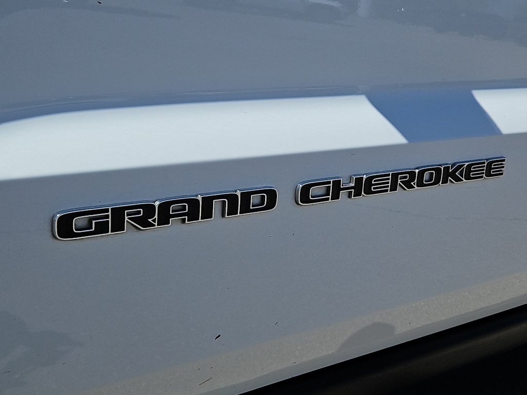 Thumbnail: 2017 Jeep Grand Cherokee - 25