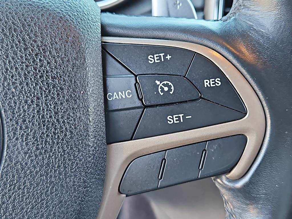 Thumbnail: 2017 Jeep Grand Cherokee - 30