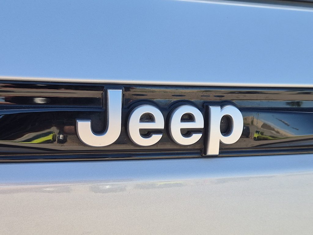 Thumbnail: 2022 Jeep Grand Cherokee - 7