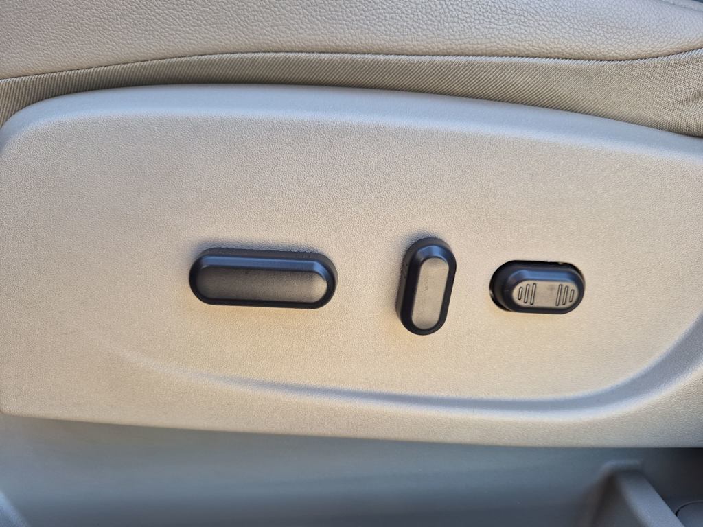 Thumbnail: 2016 Ford Escape - 25