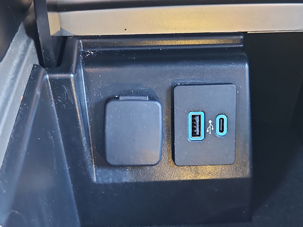 Thumbnail: 2023 Ford Explorer - 35