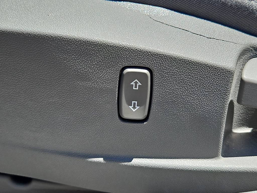 Thumbnail: 2015 Chevrolet Malibu - 25