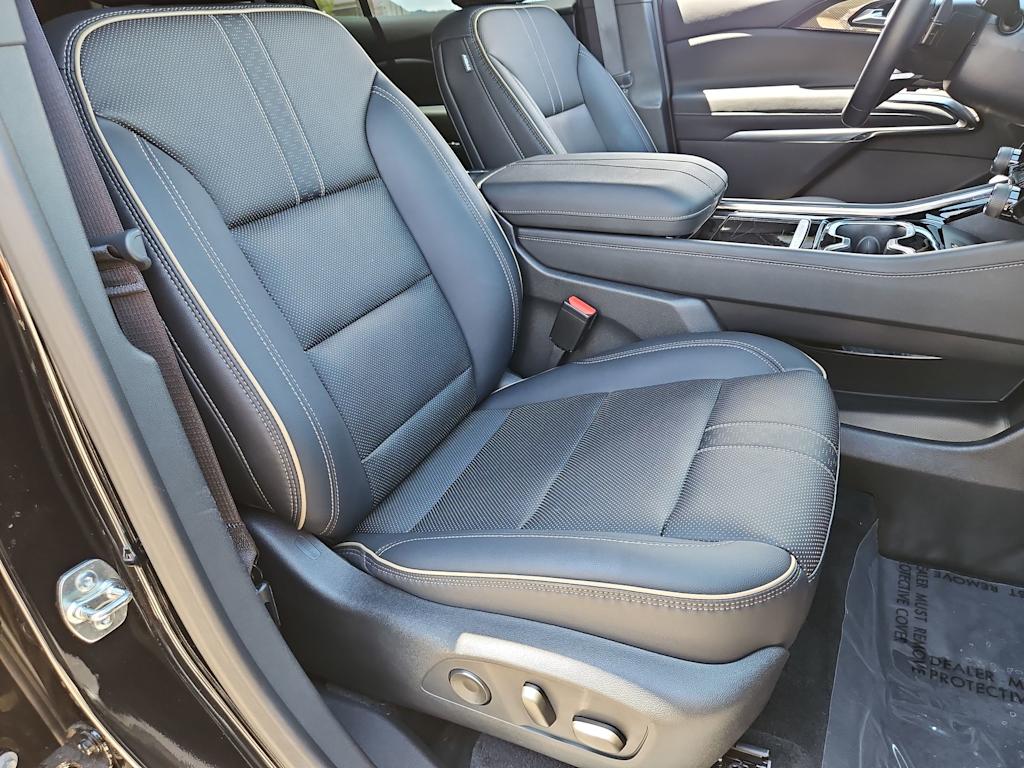 Thumbnail: 2025 Chevrolet Traverse - 12