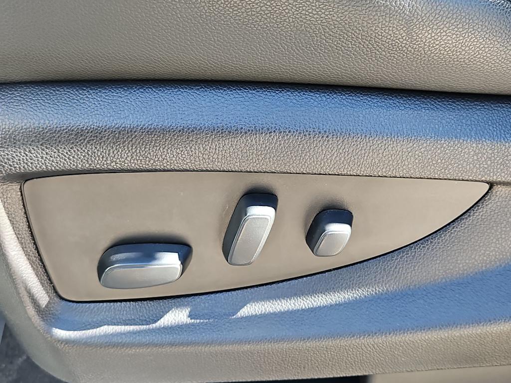 Thumbnail: 2019 Chevrolet Tahoe - 25