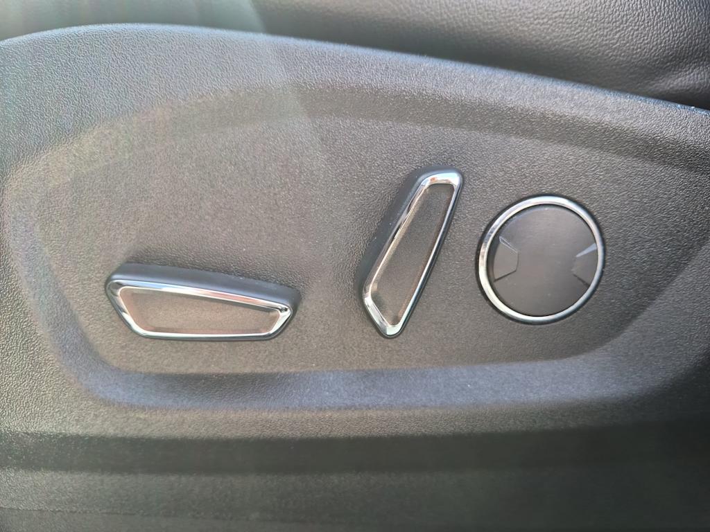 Thumbnail: 2019 Ford Edge - 25