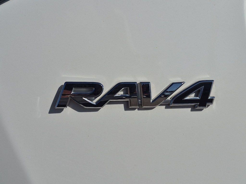 Thumbnail: 2017 Toyota RAV4 - 25
