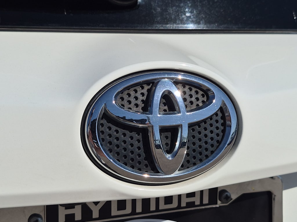 Thumbnail: 2017 Toyota RAV4 - 7