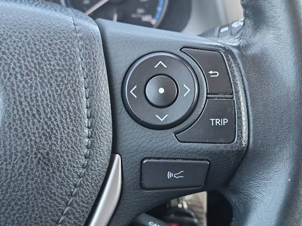 Thumbnail: 2017 Toyota RAV4 - 30