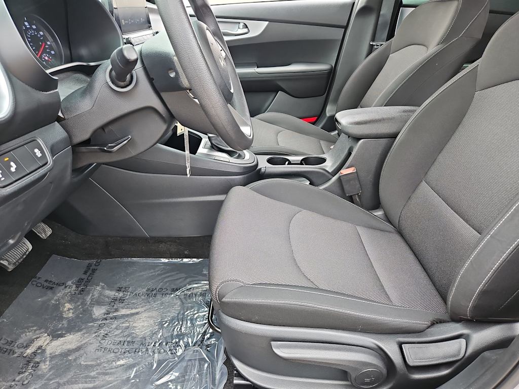 Thumbnail: 2024 Kia Forte - 10