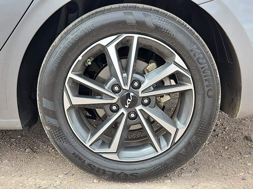 Thumbnail: 2024 Kia Forte - 7