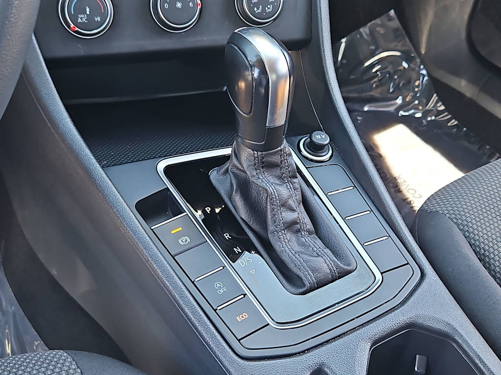 Thumbnail: 2019 Volkswagen Jetta - 15
